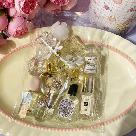 Pochette Blanche – Minis Parfums Femme Mix Sélection Fraîche (10 x 5ml)