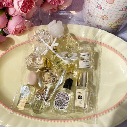 Pochette Blanche – Minis Parfums Femme Mix Sélection Fraîche (10 x 5ml)