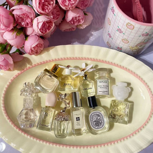 Pochette Blanche – Minis Parfums Femme Mix Sélection Fraîche (10 x 5ml)